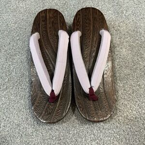 NWOT Japanese Traditional Women's Wooden Sandals with Pink Straps Size 5-6